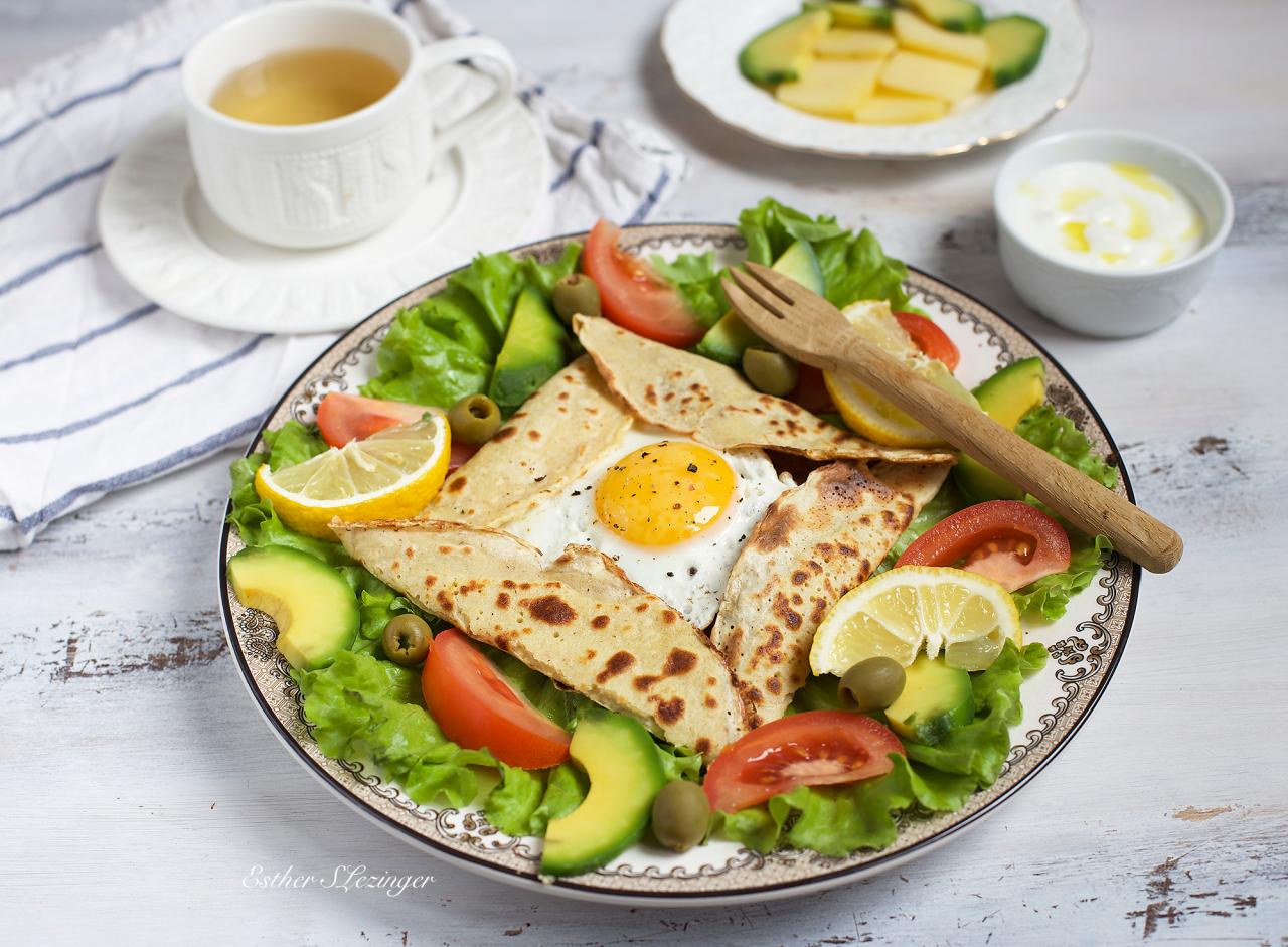 Диетический завтрак: полезный блинчик с яйцом и овощами - рецепт из рубрики «Завтраки – рецепты с фото»